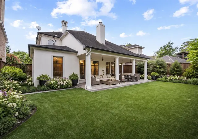 Photo 2 of Single family home for sale at 5430 Fairdale, Houston, TX 77056 | MLS# 98955236 | Listing updated on 2026-09-12