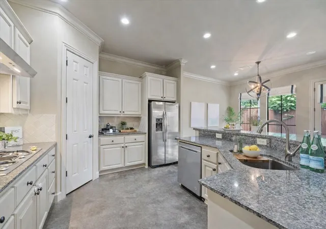 Photo 3 of Single family home for sale at 5430 Fairdale, Houston, TX 77056 | MLS# 98955236 | Listing updated on 2026-09-12