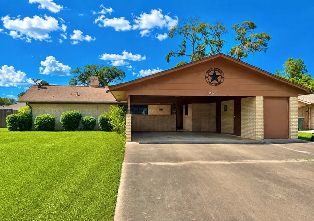 1st image of 266 Inwood Dr, West Columbia, TX 77486 | MLS# 19733818