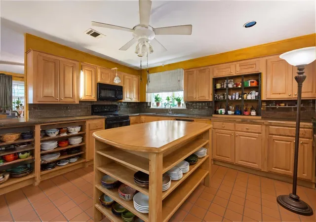 3rd image of 1522 Spring Hills Dr, Spring, TX 77386 | MLS# 95869006