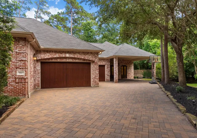 Homes for sale in The Woodlands, TX | 2 Hunnewell Wy, The Woodlands, TX 77382 | MLS# 85536420