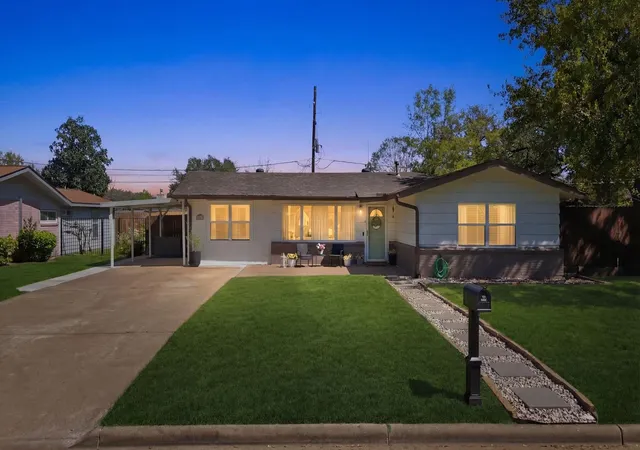 3rd image of 1914 Heights Dr, Katy, TX 77493 | MLS# 92170511