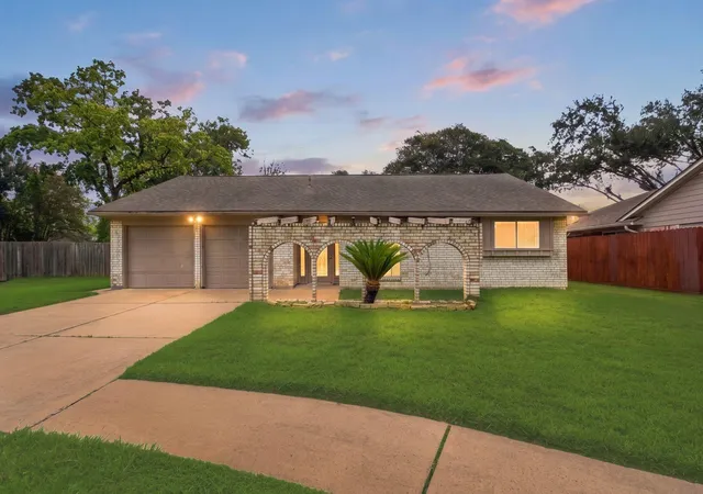 Photo 1 of Sale Pending at 16338 Autumn Wind Dr, Houston, TX 77090 | MLS# 71917737 | Listing updated on 2026-09-03