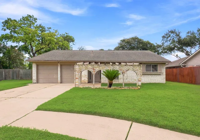 Photo 3 of Sale Pending at 16338 Autumn Wind Dr, Houston, TX 77090 | MLS# 71917737 | Listing updated on 2026-09-03