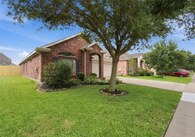 2nd image of 1284 Pinto Pass, Alvin, TX 77511 | MLS# 96617858