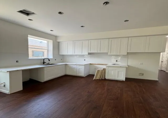 Photo 4 of Single family home for sale at 4607 Clover St, Houston, TX 77051 | MLS# 70988604 | Listing updated on 2026-05-04