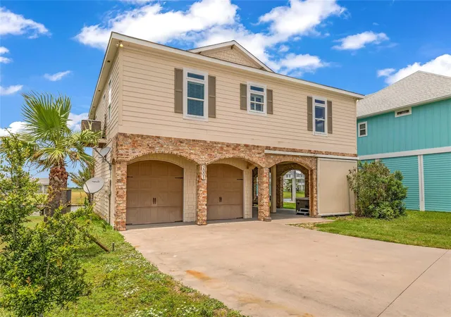 Photo 3 of Single family home for sale at 2001 Laguna Harbor Cvs Blvd, Port Bolivar, TX 77650 | MLS# 40457864 | Listing updated on 2026-09-20
