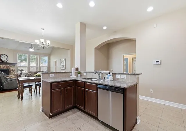 Photo 4 of Single family home for sale at 601 Chesterfield Ln, League City, TX 77573 | MLS# 81214069 | Listing updated on 2026-09-20