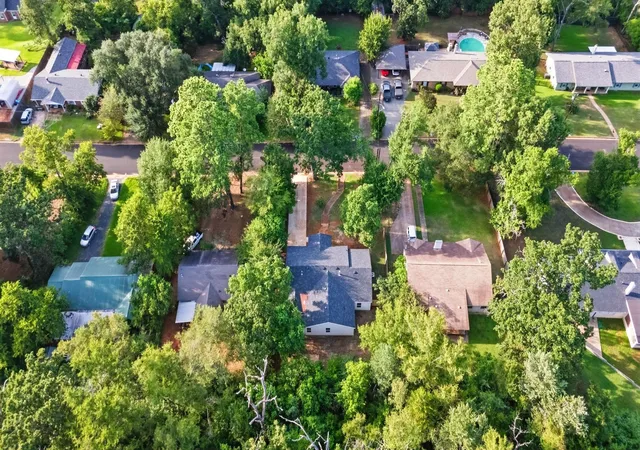 2nd image of 1016 Woodland Dr, Palestine, TX 75801 | MLS# 63491238