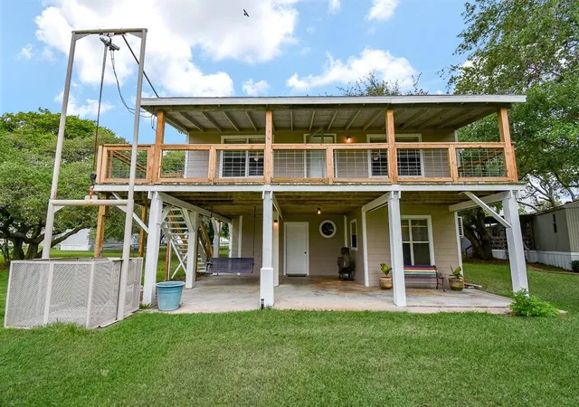 2nd image of 1551 Bayview Dr, Palacios, TX 77465 | MLS# 41135654
