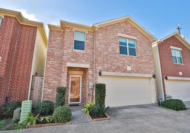Photo 3 of Single family home for sale at 3739 Main Poplar Dr, Houston, TX 77025 | MLS# 94572704 | Listing updated on 2026-08-18