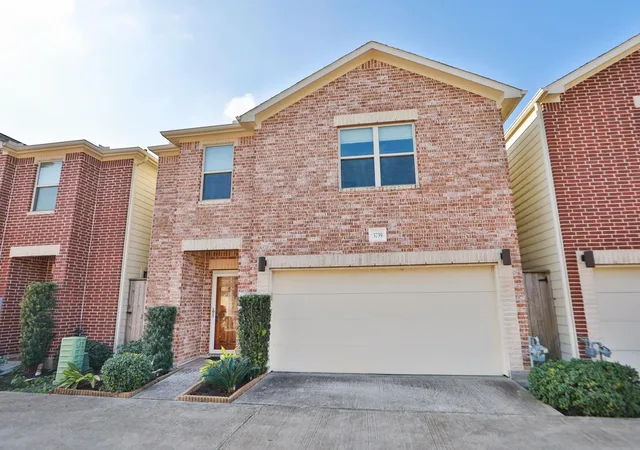 Photo 3 of Single family home for sale at 3739 Main Poplar Dr, Houston, TX 77025 | MLS# 94572704 | Listing updated on 2026-08-18