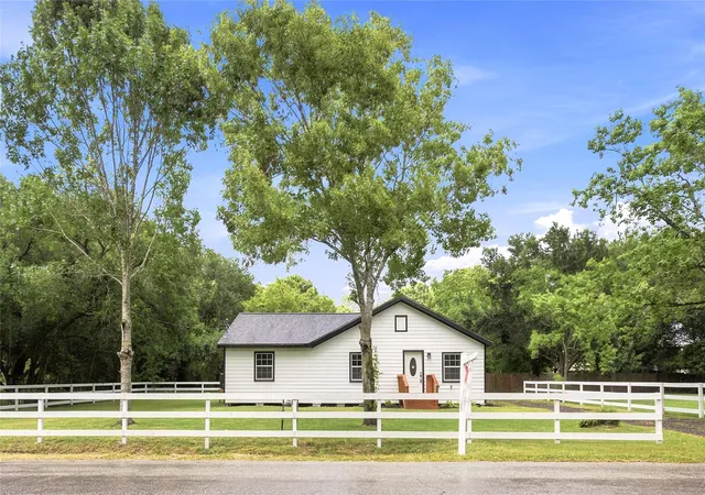 Photo 1 of Single family home for sale at 8414 Schiro Rd, Hitchcock, TX 77563 | MLS# 5238657 | Listing updated on 2026-09-08
