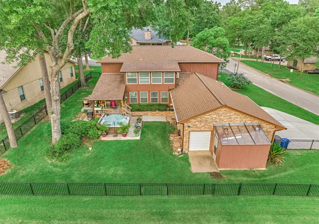 Photo 4 of Single family home for sale at 660 Hillcrest Dr, Huntsville, TX 77340 | MLS# 92537217 | Listing updated on 2026-09-15