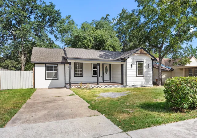 2nd image of 905 Elm Ave, Pasadena, TX 77506 | MLS# 84147569