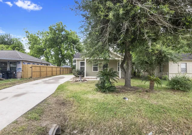 2nd image of 3618 Rockingham St, Houston, TX 77051 | MLS# 52243797