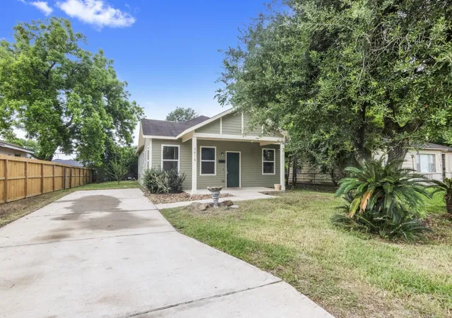 3rd image of 3618 Rockingham St, Houston, TX 77051 | MLS# 52243797