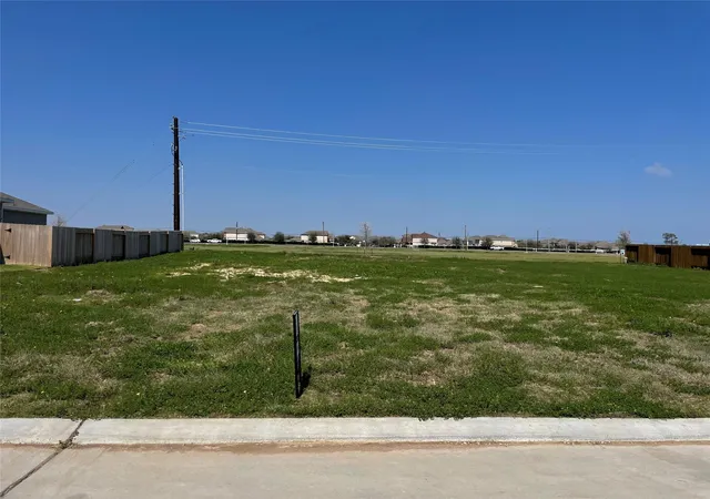23rd image of 660 Woodhaven Lakes Dr, La Marque, TX 77568 | MLS# 6302266