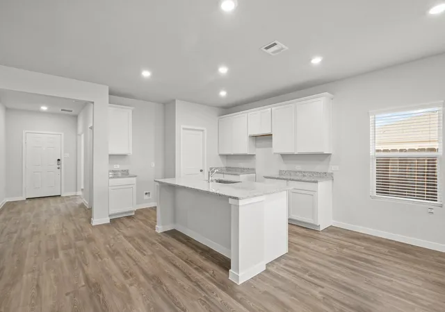 4th image of 660 Woodhaven Lakes Dr, La Marque, TX 77568 | MLS# 6302266
