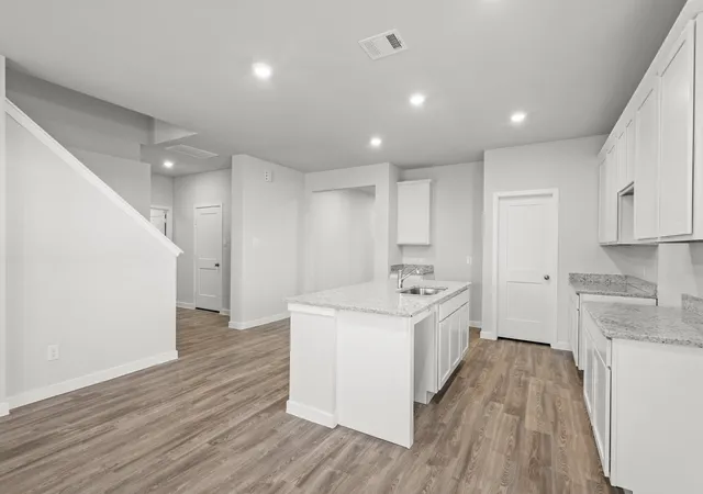 5th image of 660 Woodhaven Lakes Dr, La Marque, TX 77568 | MLS# 6302266