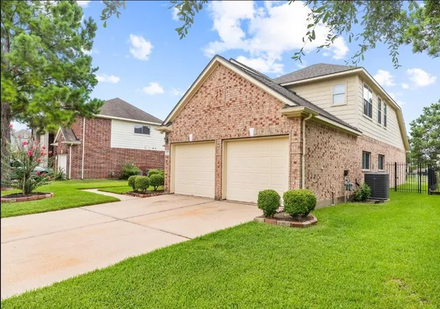 Photo 2 of Single family home for sale at 17007 Locust Springs Dr, Houston, TX 77095 | MLS# 7863201 | Listing updated on 2026-09-06