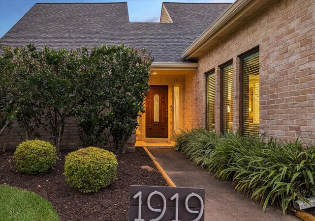1st image of 1919 Quarterpath Dr, Richmond, TX 77406 | MLS# 38607271
