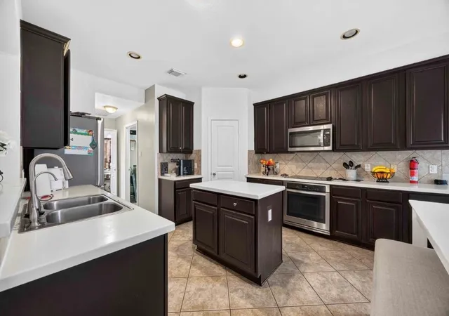 4th image of 9903 Sand Dollar Dr, Houston, TX 77065 | MLS# 31271907