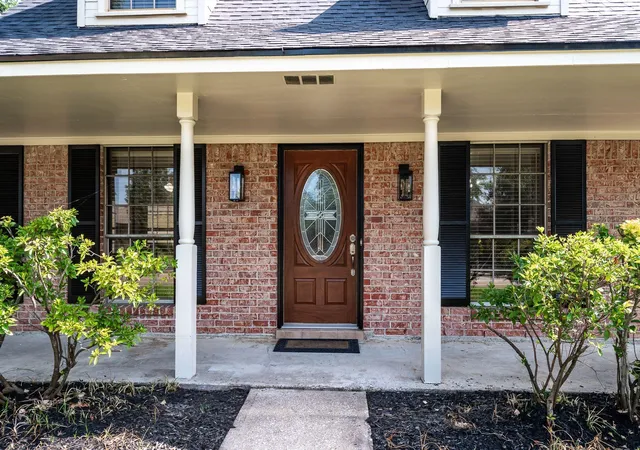 4th image of 4711 Burning Tree Dr, Baytown, TX 77521 | MLS# 58101447