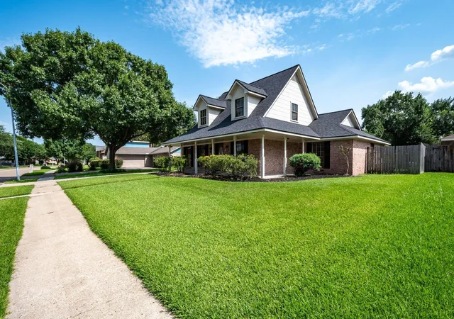 5th image of 4711 Burning Tree Dr, Baytown, TX 77521 | MLS# 58101447