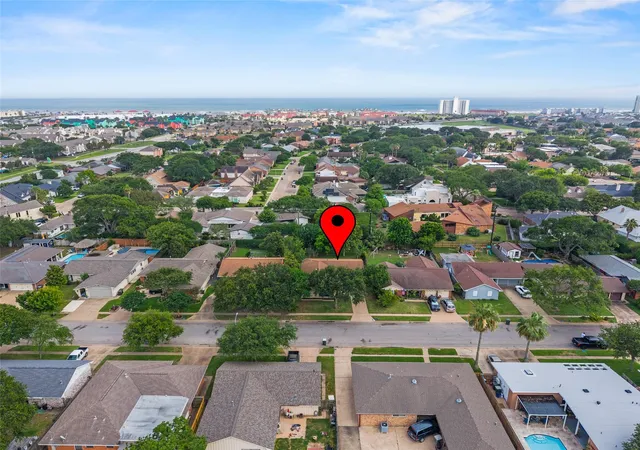 Photo 3 of Single family home for sale at 7009 Youpon Dr, Galveston, TX 77551 | MLS# 83674442 | Listing updated on 2026-08-09