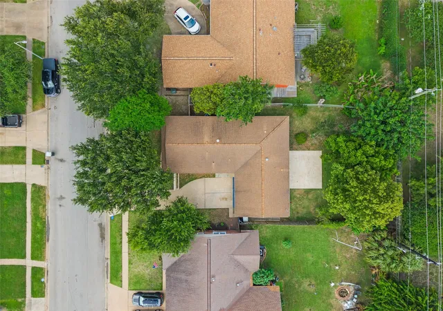 Photo 4 of Single family home for sale at 7009 Youpon Dr, Galveston, TX 77551 | MLS# 83674442 | Listing updated on 2026-08-09
