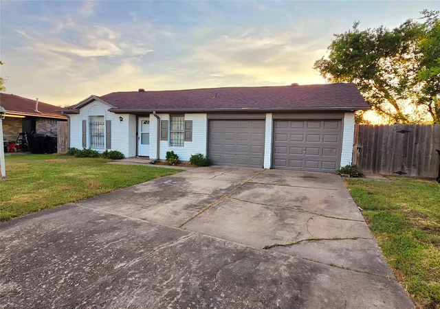 Photo 2 of Single family home for sale at 12110 Murr Wy, Houston, TX 77048 | MLS# 98644521 | Listing updated on 2026-09-07