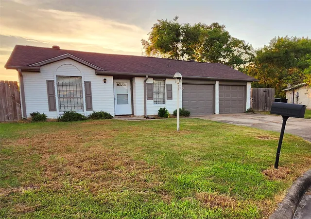 Photo 3 of Single family home for sale at 12110 Murr Wy, Houston, TX 77048 | MLS# 98644521 | Listing updated on 2026-09-07