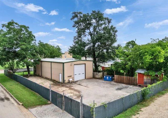 Photo 1 of Land for sale at 301 Murray St, Conroe, TX 77301 | MLS# 81457071 | Listing updated on 2026-07-18