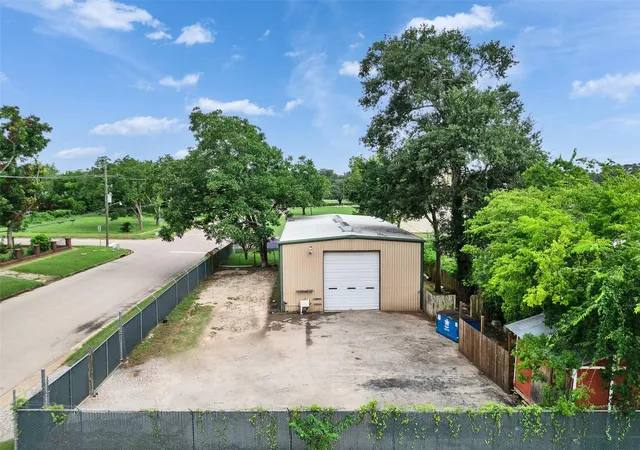 Photo 2 of Land for sale at 301 Murray St, Conroe, TX 77301 | MLS# 81457071 | Listing updated on 2026-07-18