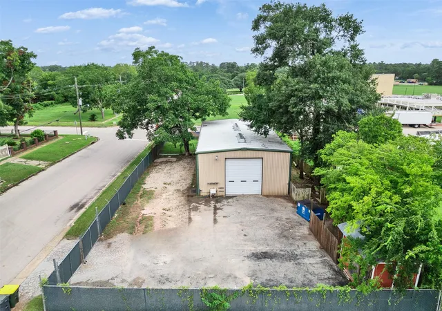 Photo 3 of Land for sale at 301 Murray St, Conroe, TX 77301 | MLS# 81457071 | Listing updated on 2026-07-18