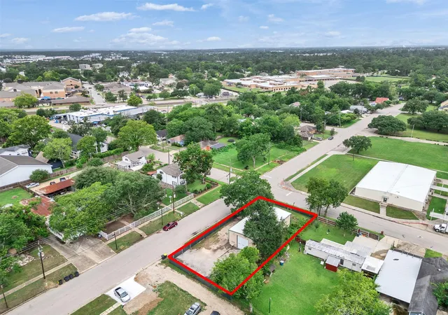 Photo 4 of Land for sale at 301 Murray St, Conroe, TX 77301 | MLS# 81457071 | Listing updated on 2026-07-18