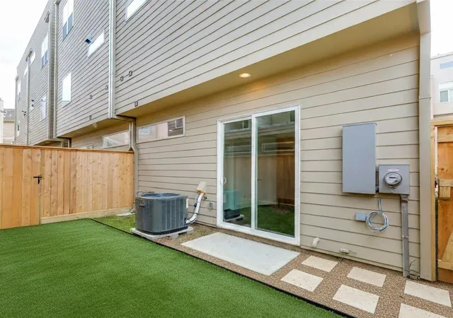 4th image of 2345 Sperber Ln, Houston, TX 77003 | MLS# 41326309
