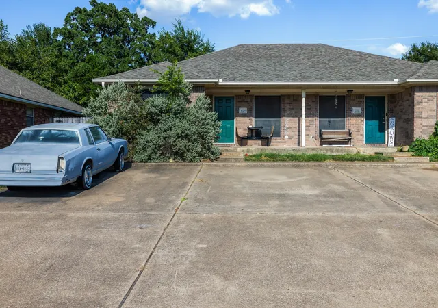 Listing Photo 4 - Condo for sale in building located at 1725 Rock Holw Loop, Bryan, TX 77807