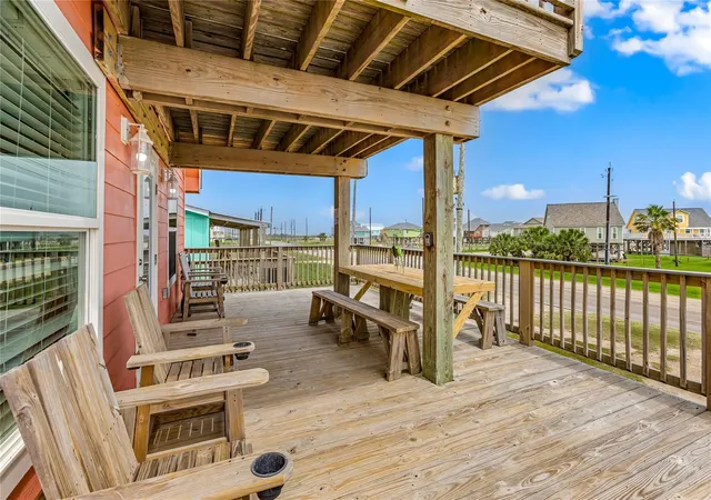 Photo 3 of Single family home for sale at 2815 Blue Water Hwy, Surfside Beach, TX 77541 | MLS# 76432606 | Listing updated on 2026-08-31