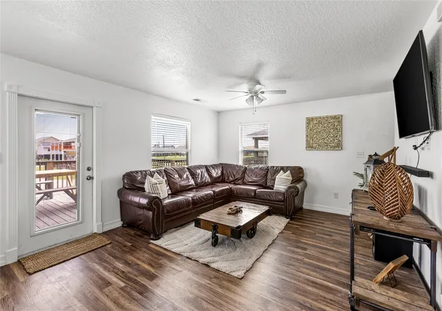 Photo 4 of Single family home for sale at 2815 Blue Water Hwy, Surfside Beach, TX 77541 | MLS# 76432606 | Listing updated on 2026-08-31