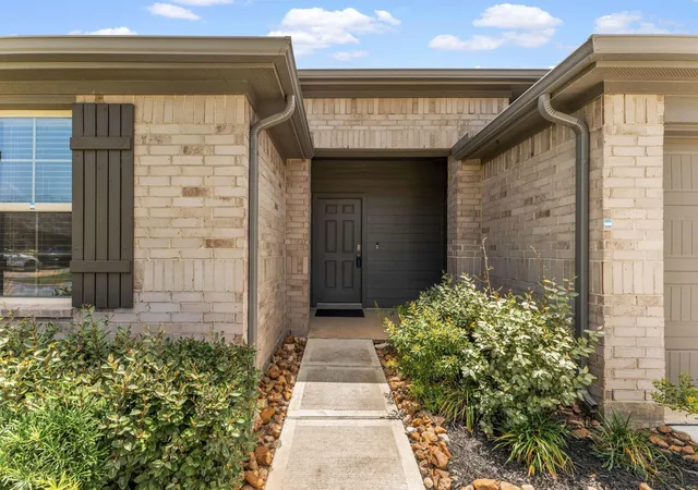 Photo 3 of Sale Pending at 40510 Birch Shadow Ct, Magnolia, TX 77354 | MLS# 54239186 | Listing updated on 2026-10-06
