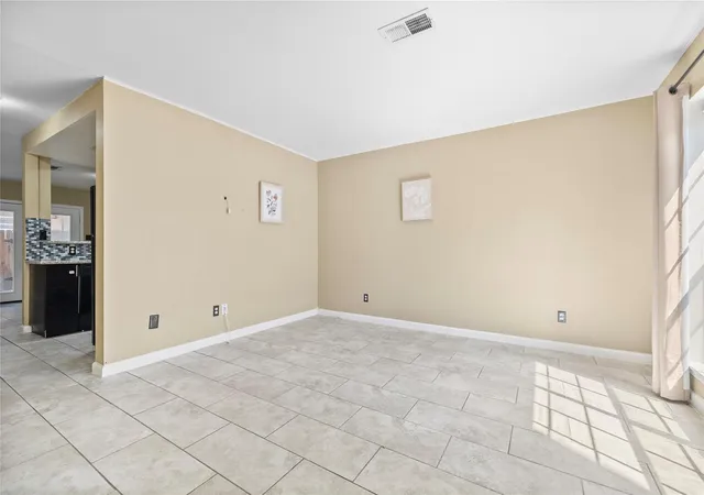 Photo 4 of Townhouse for sale at 1425 Springrock Ln #4, Houston, TX 77055 | MLS# 98596866 | Listing updated on 2026-09-28