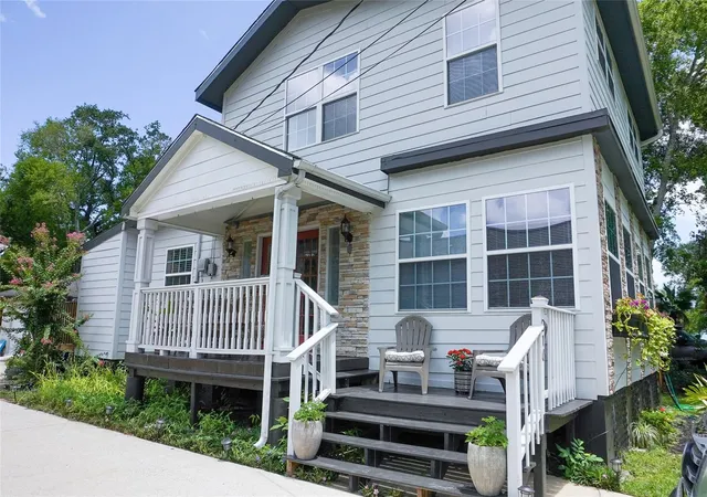 3rd image of 210 Fairfield St, La Porte, TX 77571 | MLS# 2893002