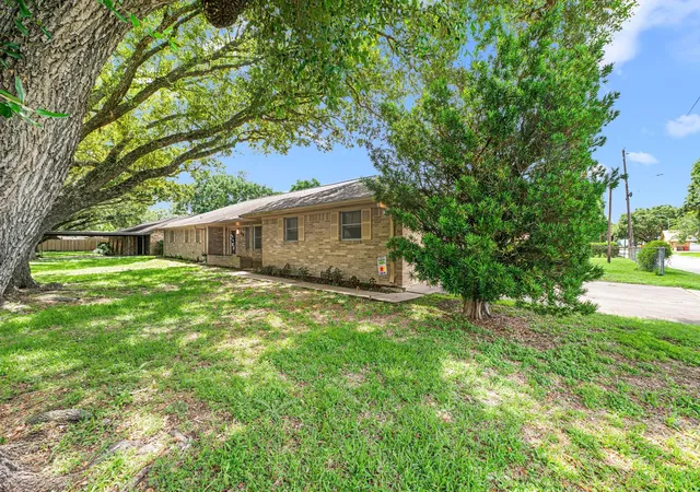 3rd image of 519 Dan St, East Bernard, TX 77435 | MLS# 31889724
