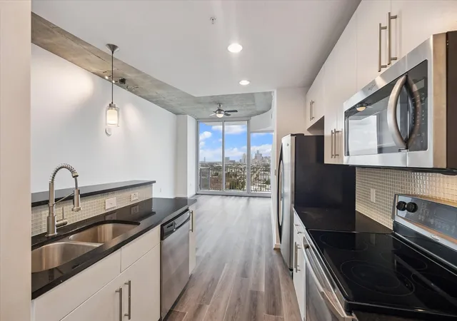 5th image of 5925 Almeda Rd #11615, Houston, TX 77004 | MLS# 61887382