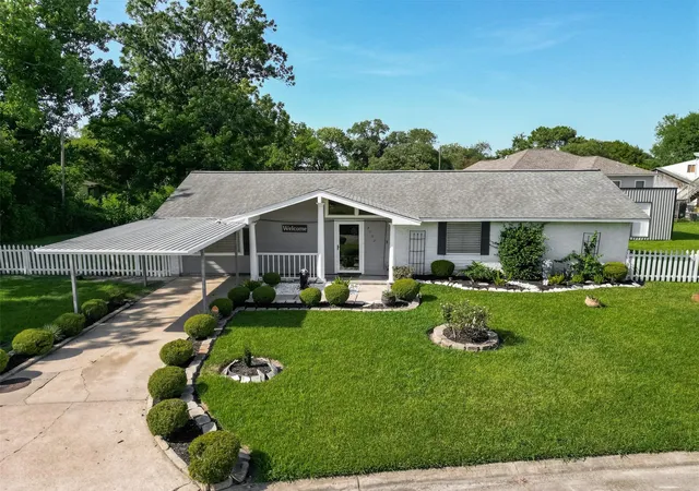 2nd image of 7502 Nightingale Cir, Texas City, TX 77591 | MLS# 62227586