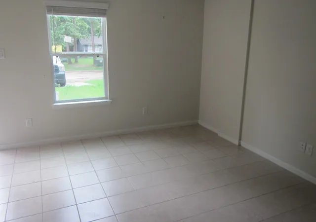 Photo 4 of Sale Pending at 28612 Netawaka, Huntsville, TX 77320 | MLS# 81324044 | Listing updated on 2026-10-07