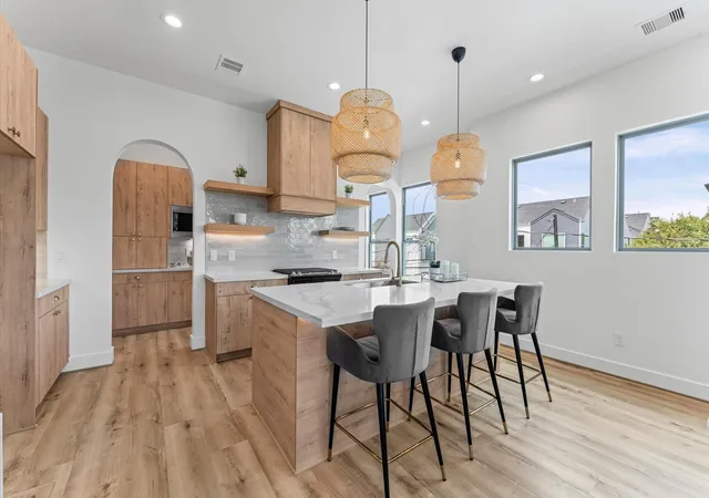 1st image of 1122 W 17th St #C, Houston, TX 77008 | MLS# 63807894