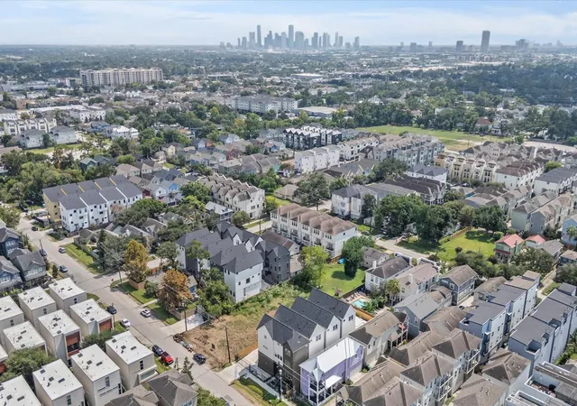37th image of 1122 W 17th St #C, Houston, TX 77008 | MLS# 63807894